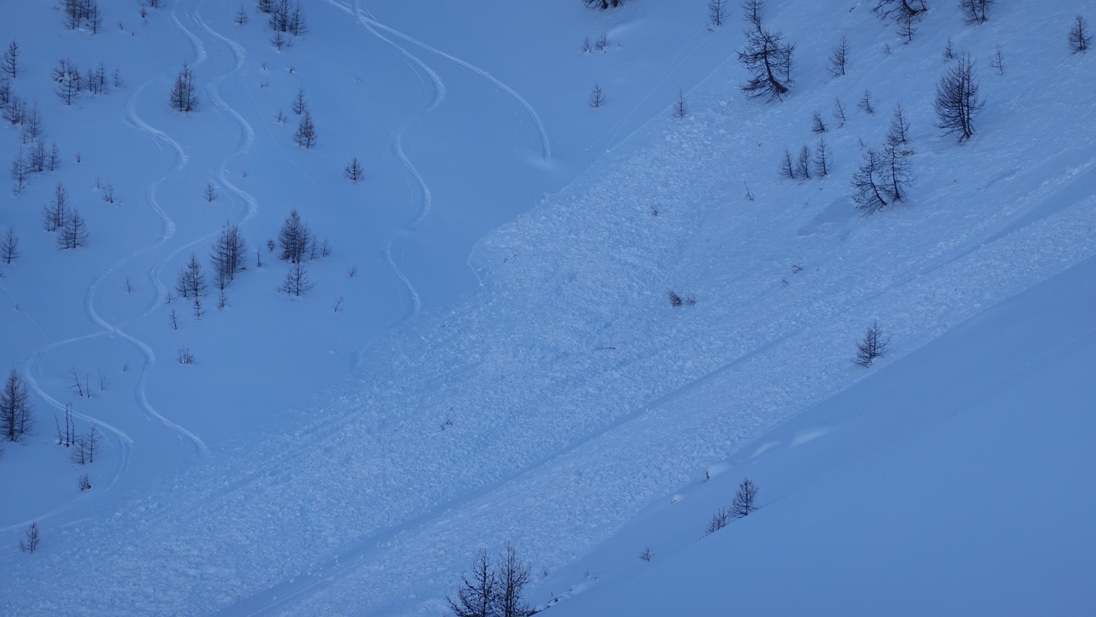 Les coulées générées par les 2 plaques
