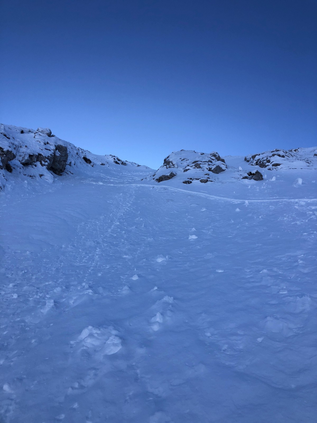 le bas du couloir avec le petit verrou 