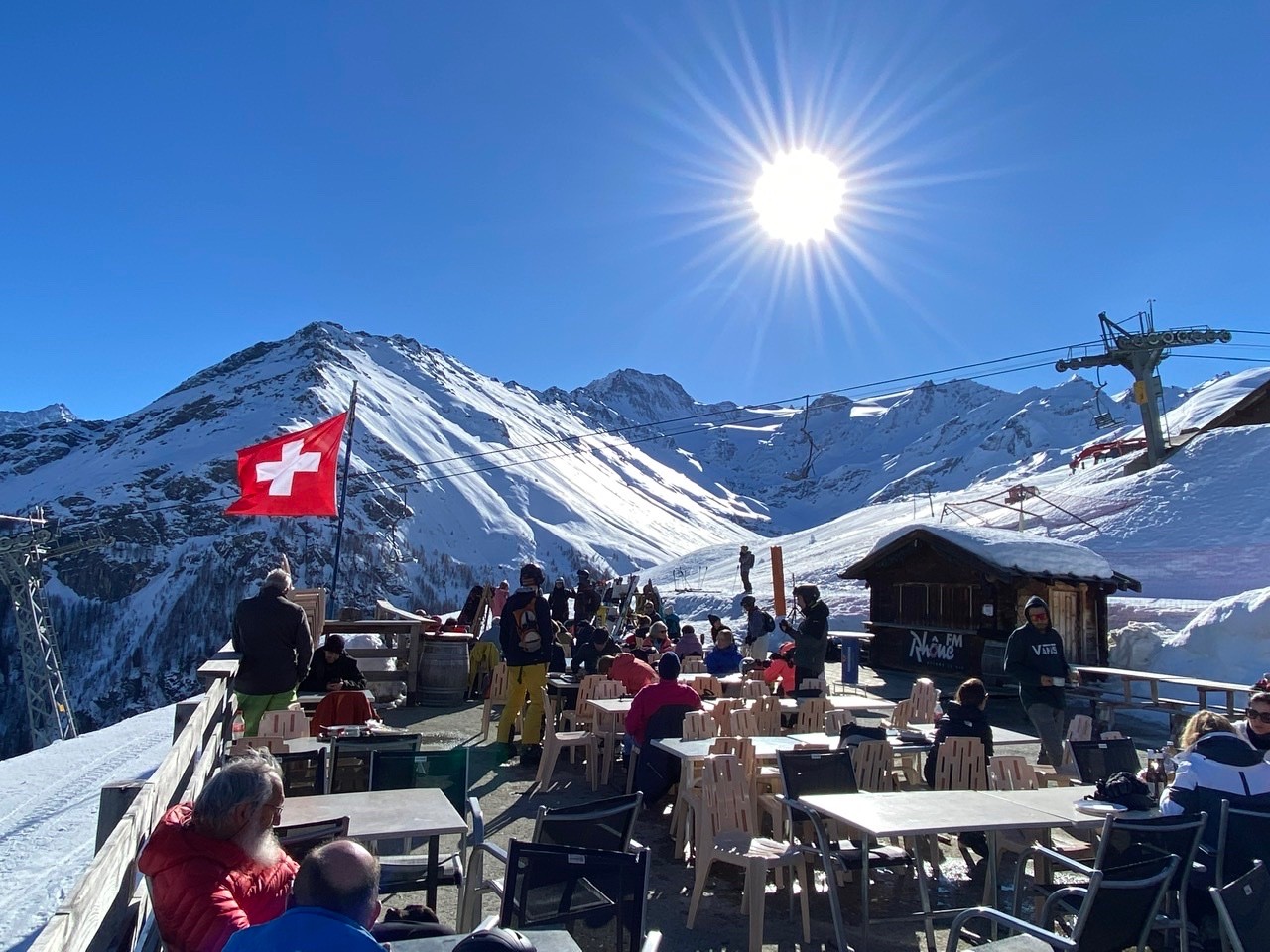 #9 Le restau d Le restau d'altitude sous l'arrivée du télésiège