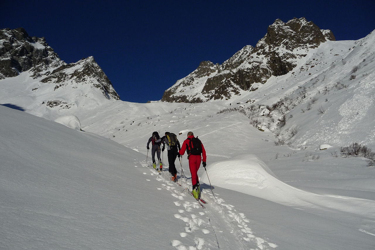 Vers le col du Gleysin : Le seul groupe rencontré ce jour.