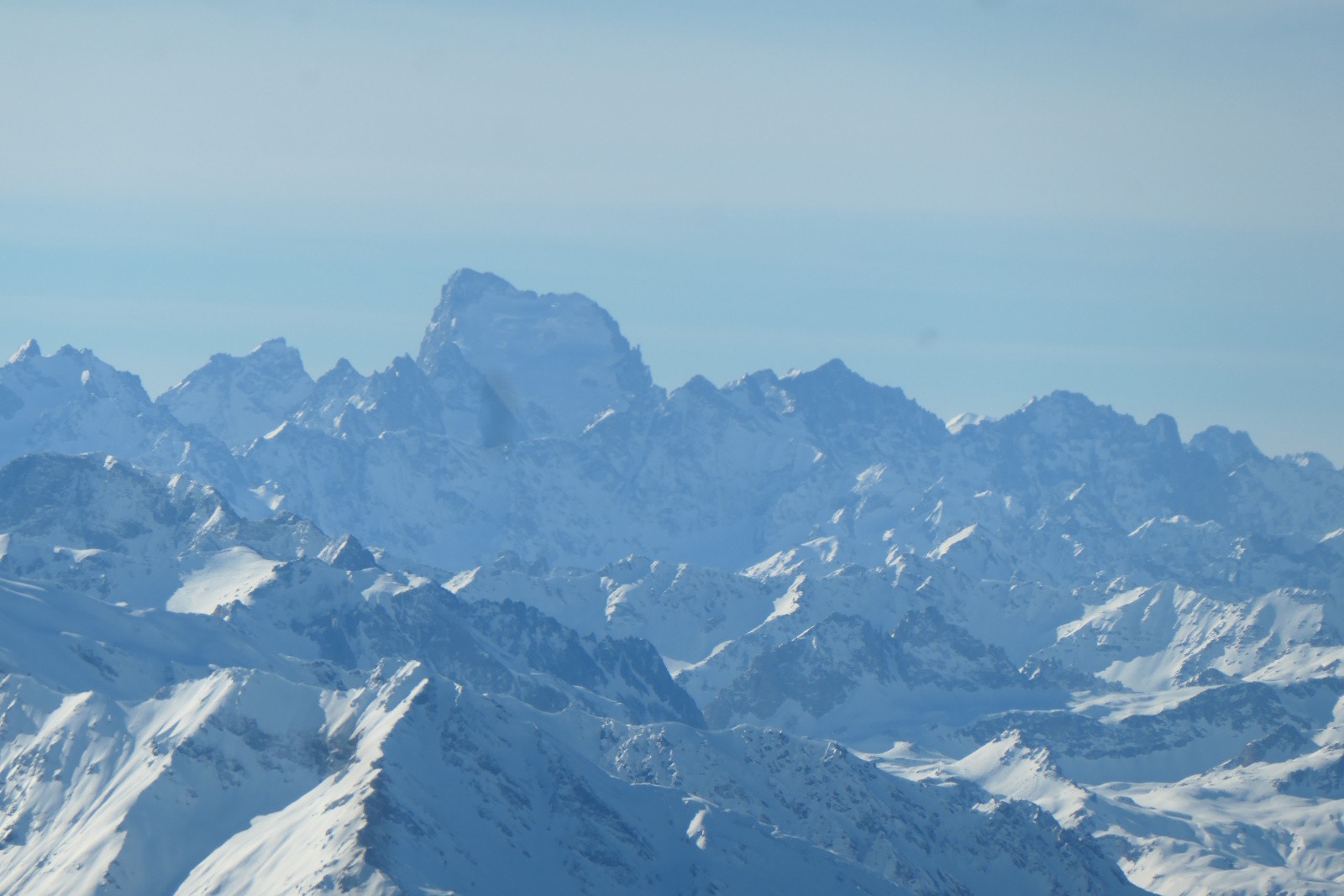 Samedi : Au loin les Ecrins 