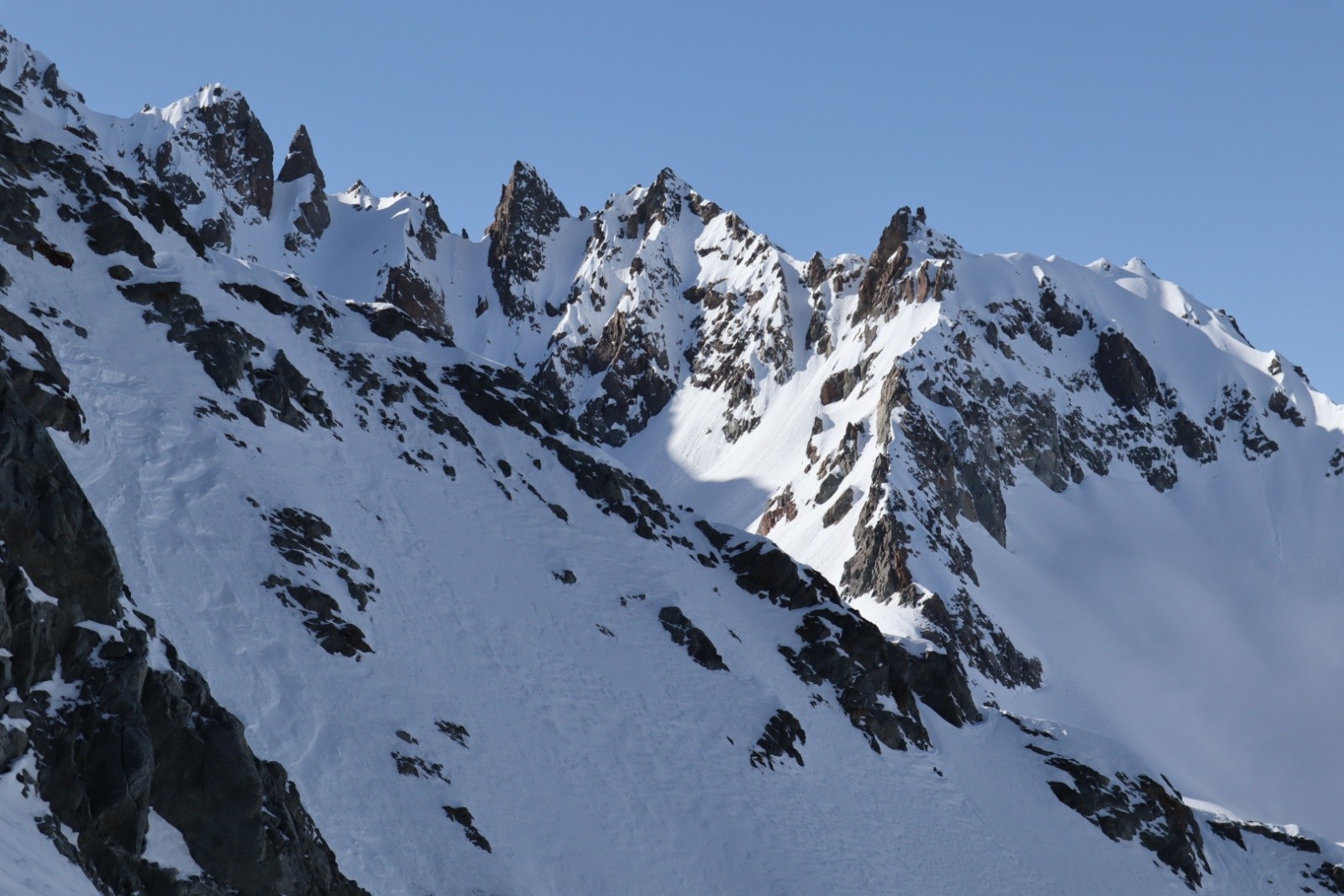 Au premier plan la sortie rive gauche que je ne recommande pas, en l'état.