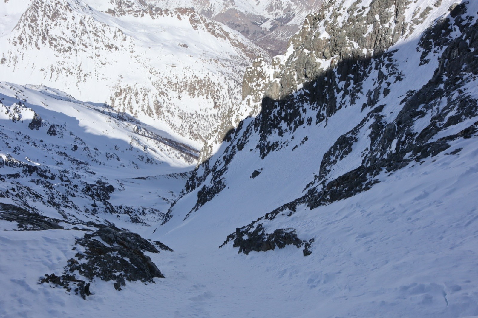 L'étroiture de la voie directe avant de m'y engager.