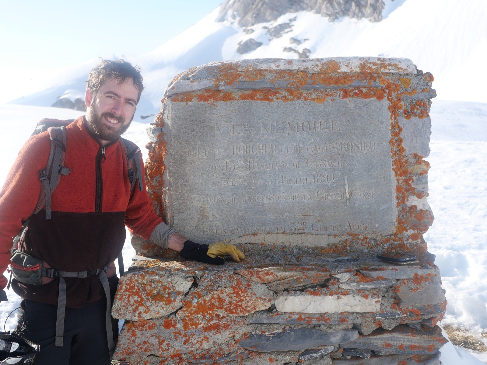 Pour en savoir plus sur l'histoire de ces deux chasseurs alpins morts sur la grande casse, je recommande le livre la montagne se souvient :) 