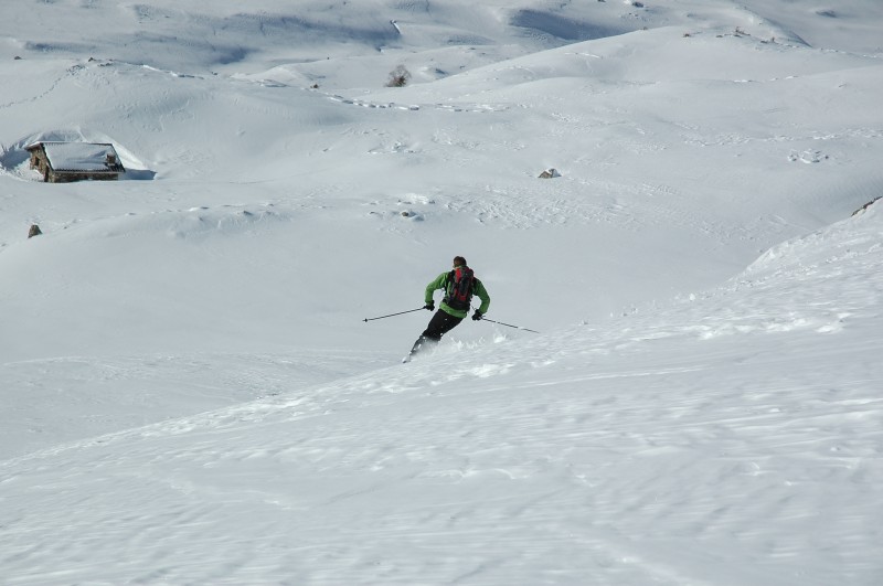 Tour du pic sud du Merlet : Arrivée au refuge du Merlet...Palmito dans ses œuvres dans une neige chaotique !