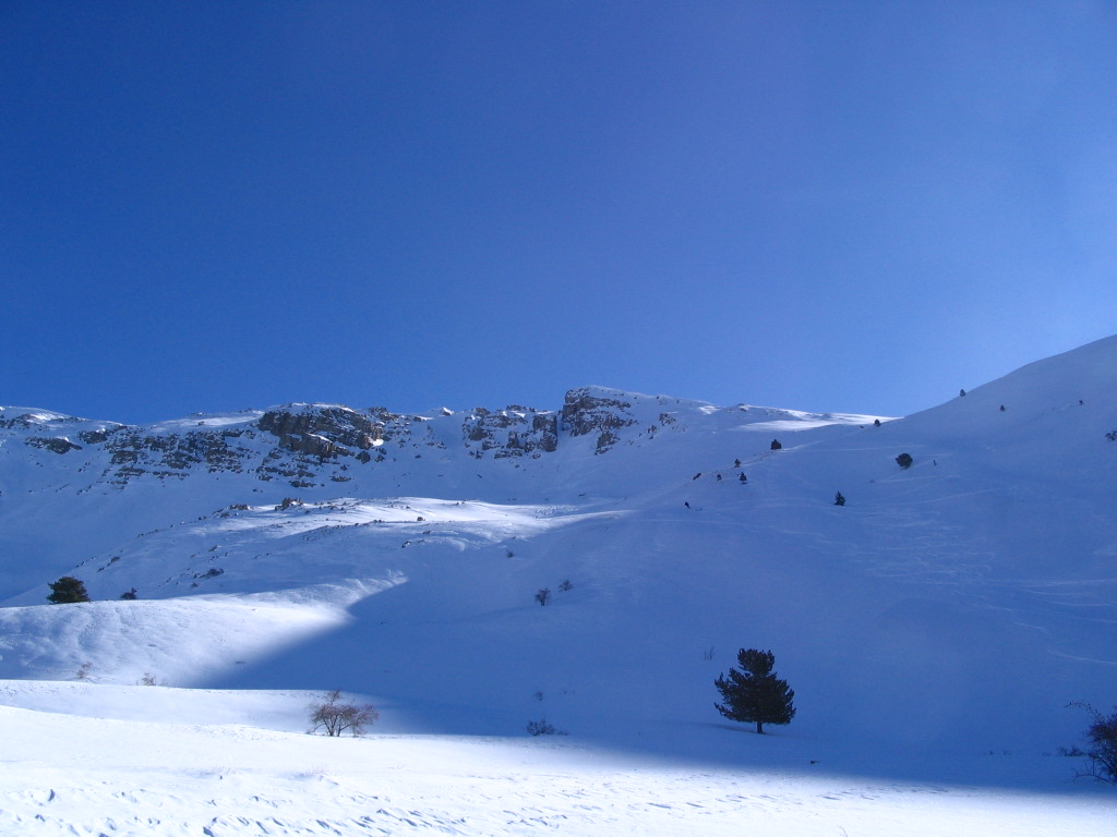 Vallon de montée : accès sur crête par un vallon resté à l'ombre
