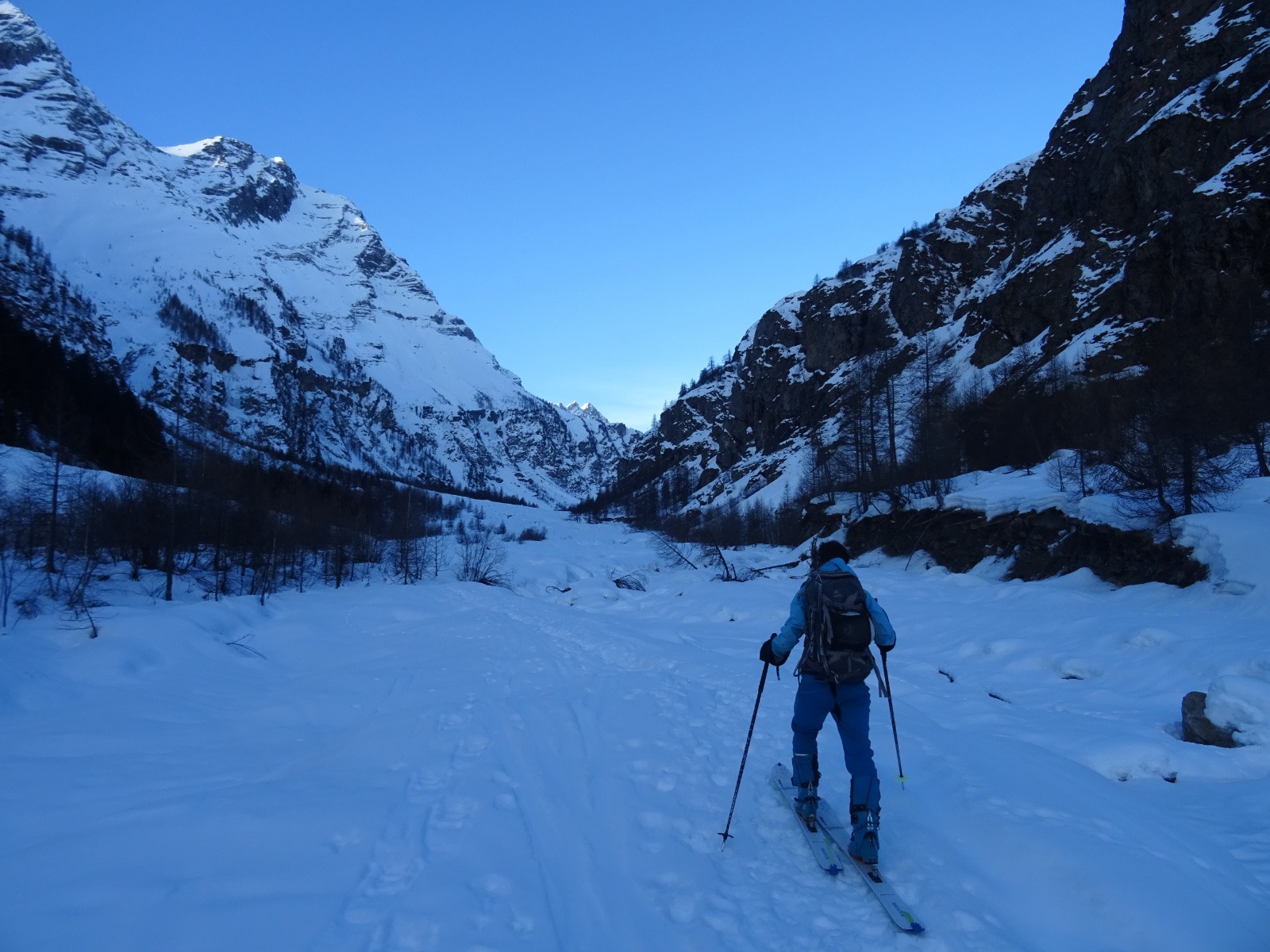 Dans le long vallon plat...
