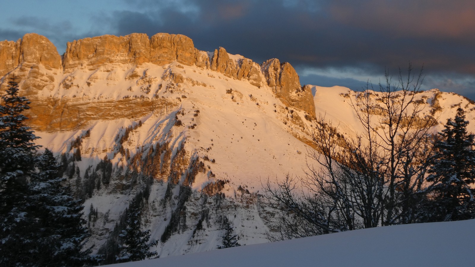 Une Scia En Bon Tat Un F Vrier Est Ce Demander La Lune Des Neiges Le Par Taramont