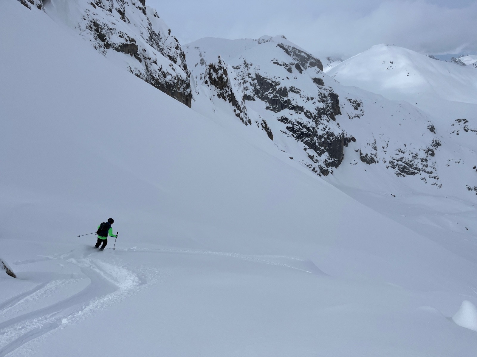 &nbsp;On attaque la descente de la Crête de la Bressière sur les Partias