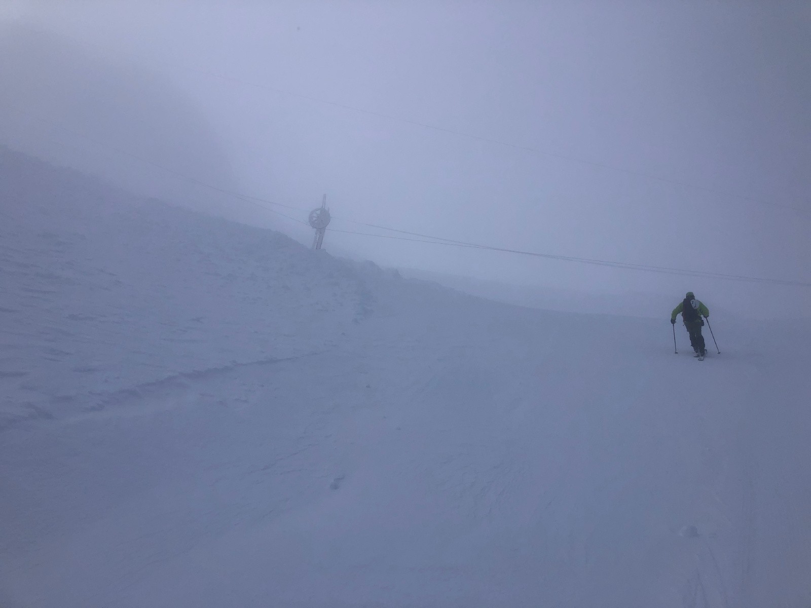 dans la cousse en montant à la fenêtre