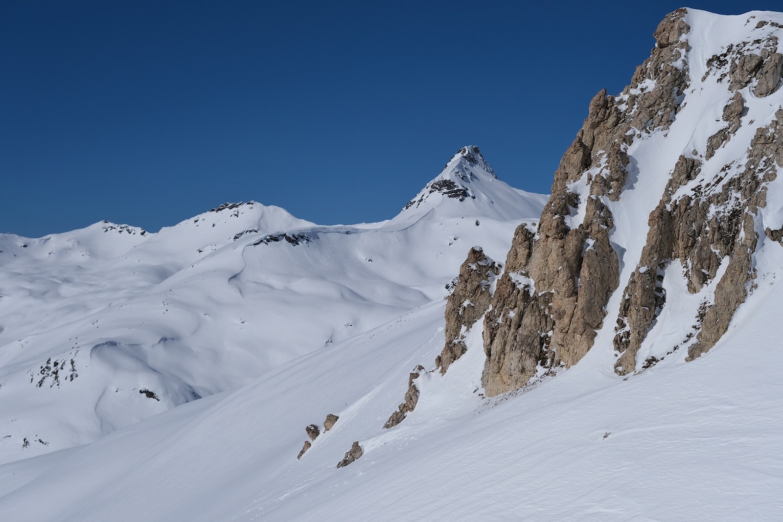 #19 La Pointe de l La Pointe de l'Argentière se montre derrière l'arête du Bélier.