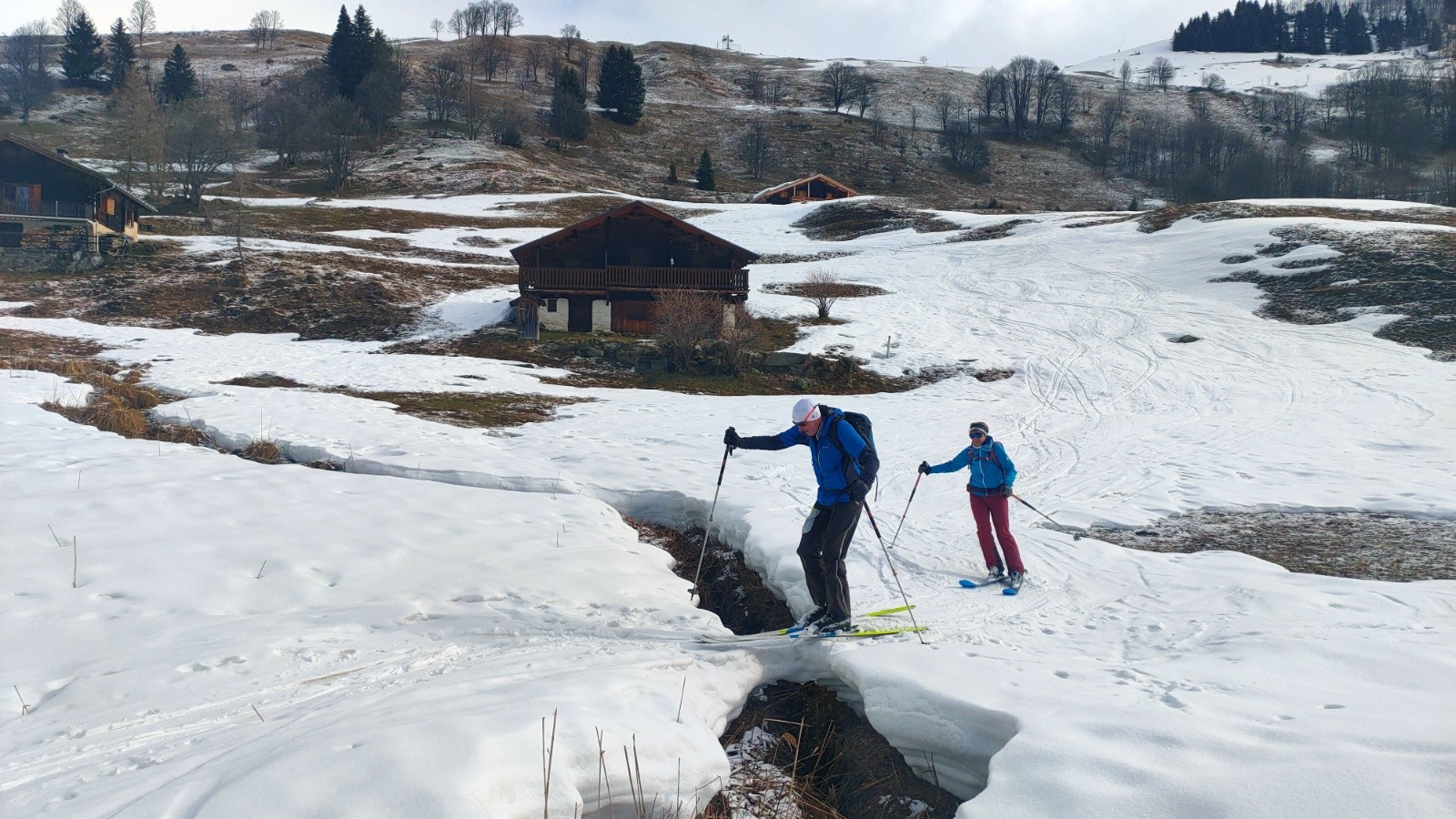 &nbsp;En bas de la télécabine, ça passe juste ☺️