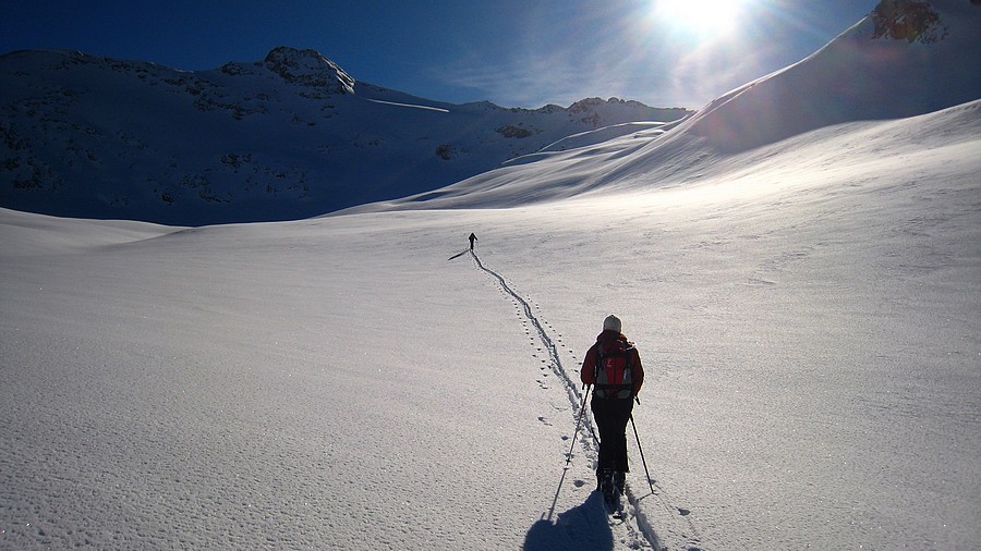 Platitude : Vous avez dit ski de fond? 
etienne trace devant Méan Martin, notre sommet du jour