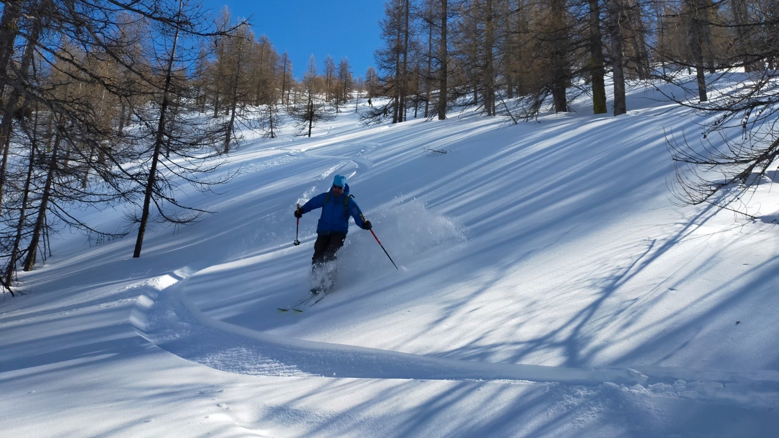  Bon ski dans le melezin sous l'Eypiol 