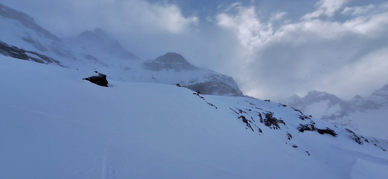 Montée plateau du couloir ça souffle mais la visibilité est corecte