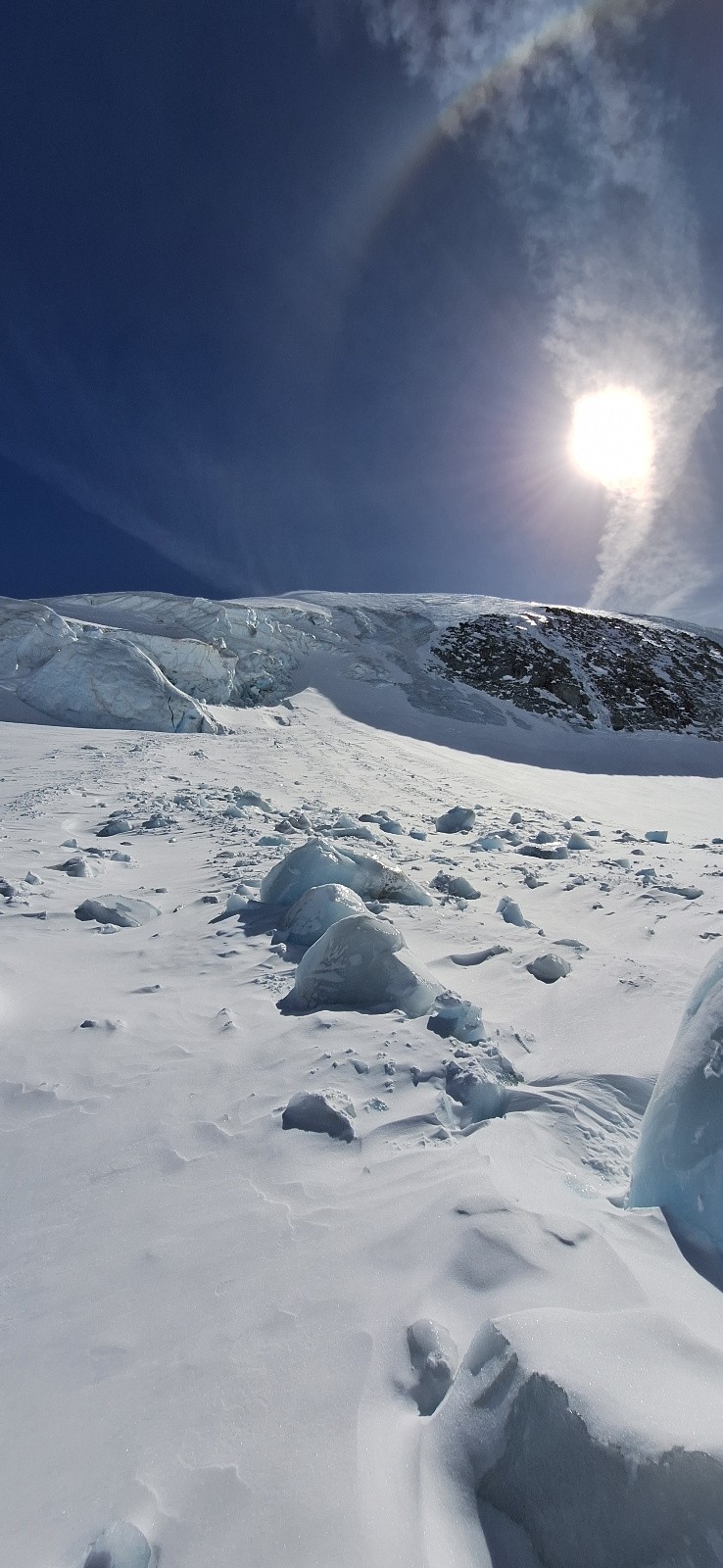 CXhute de blocs de glaces…