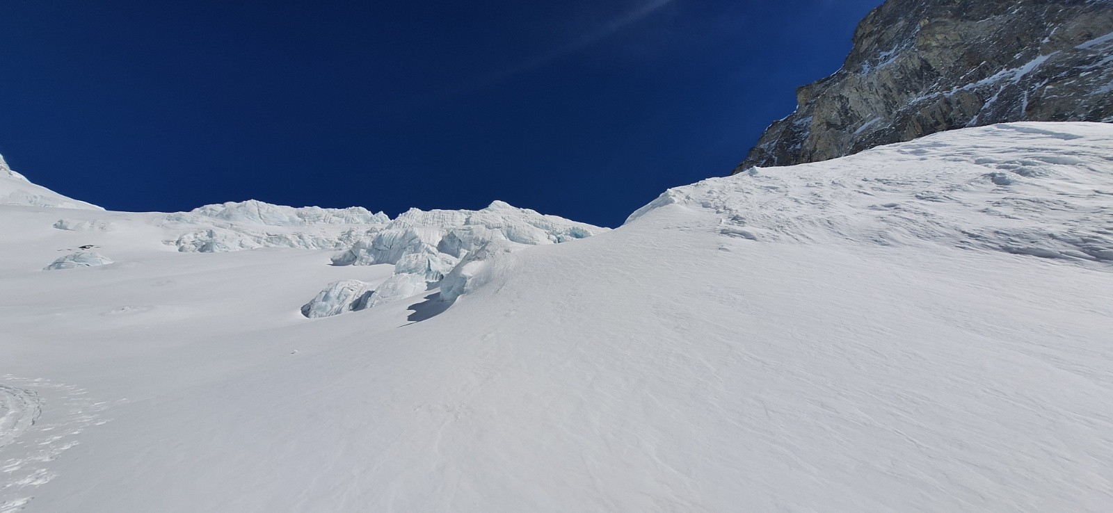 Le passage sous les sérac Glacier de la Serpentine