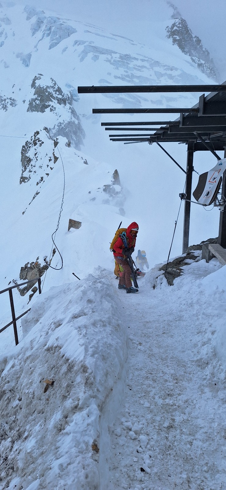 J6 - Les filles à la sortie des Vignettes ça souffle !