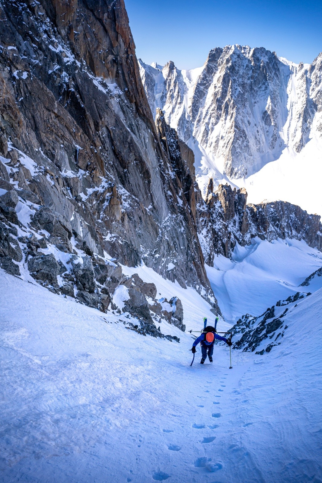  Après l'étroiture du glacier du Milieu