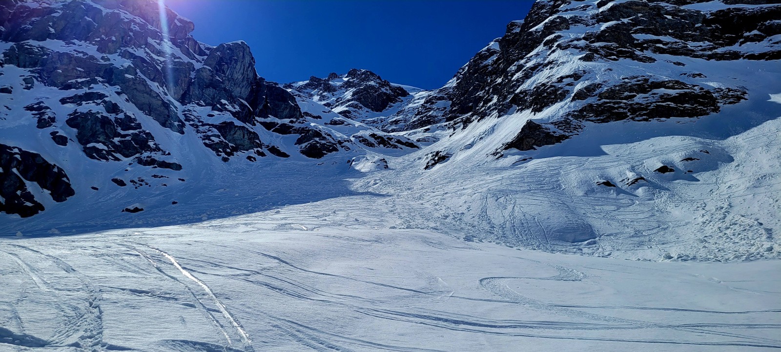 Goulet en bas du glacier supérieur du Vallonnet