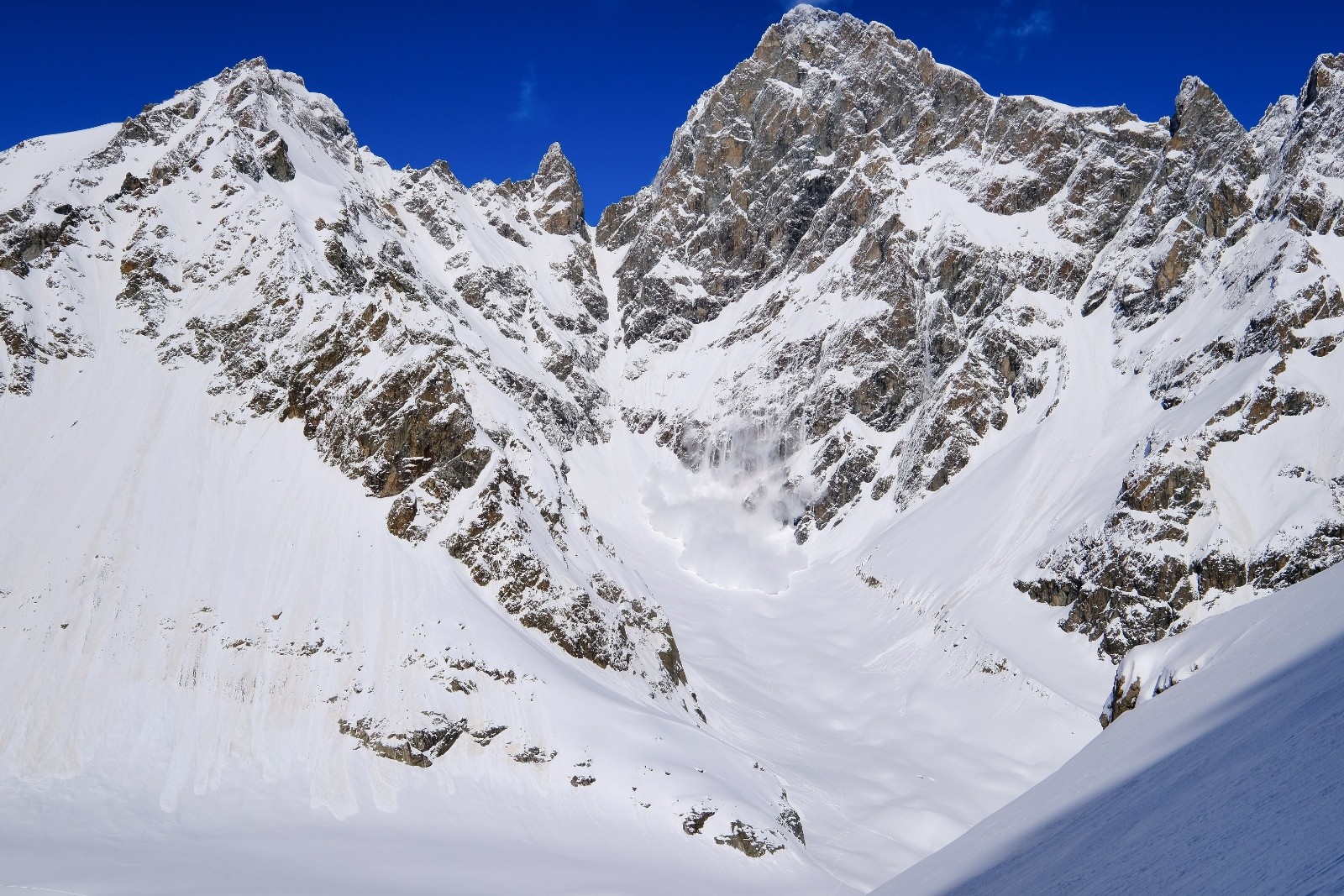 Aérosol sur l'itinéraire du col des Avalanches
