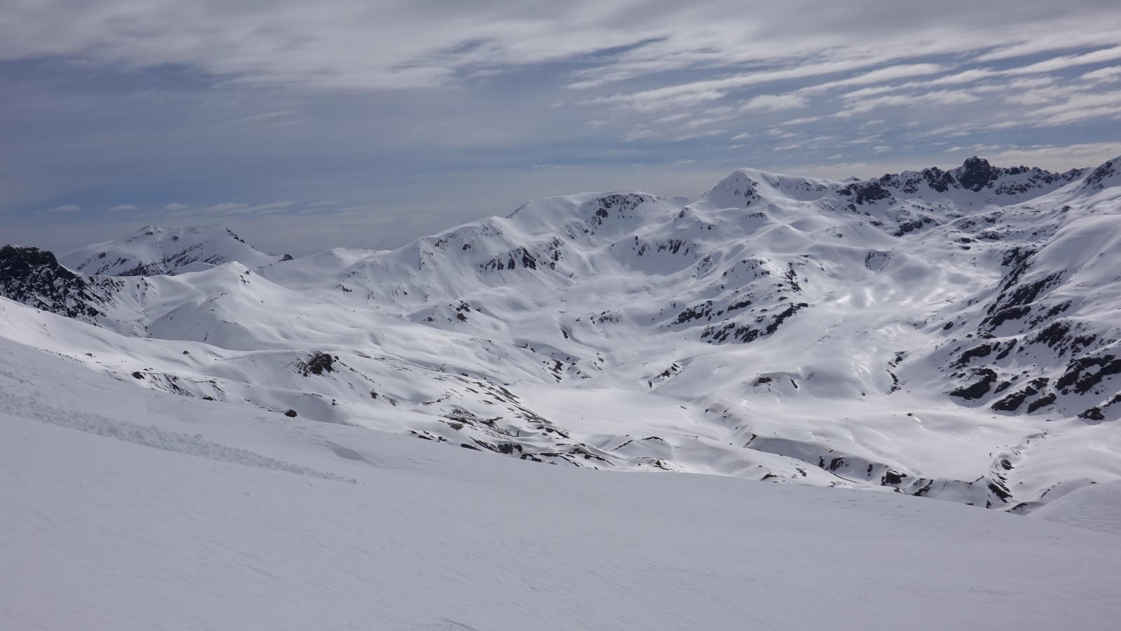 Coup d’œil vers le Vallon de Salso Morene et les sommets alentours : Pel Brun, Mon Aiga, Mont Bal