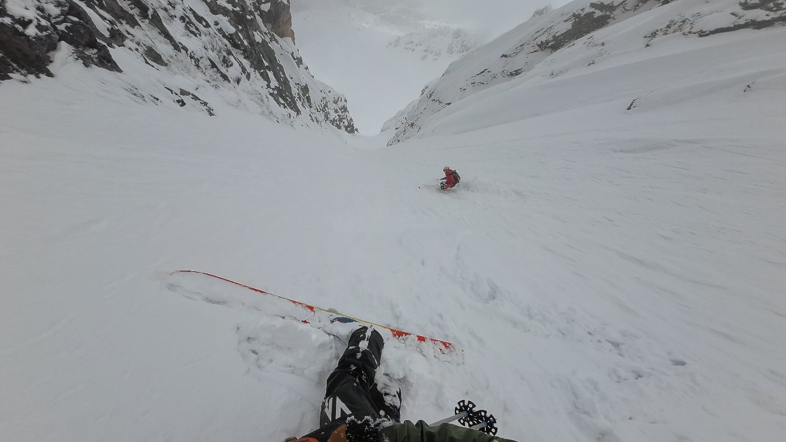 Adri dans le milieu du couloir