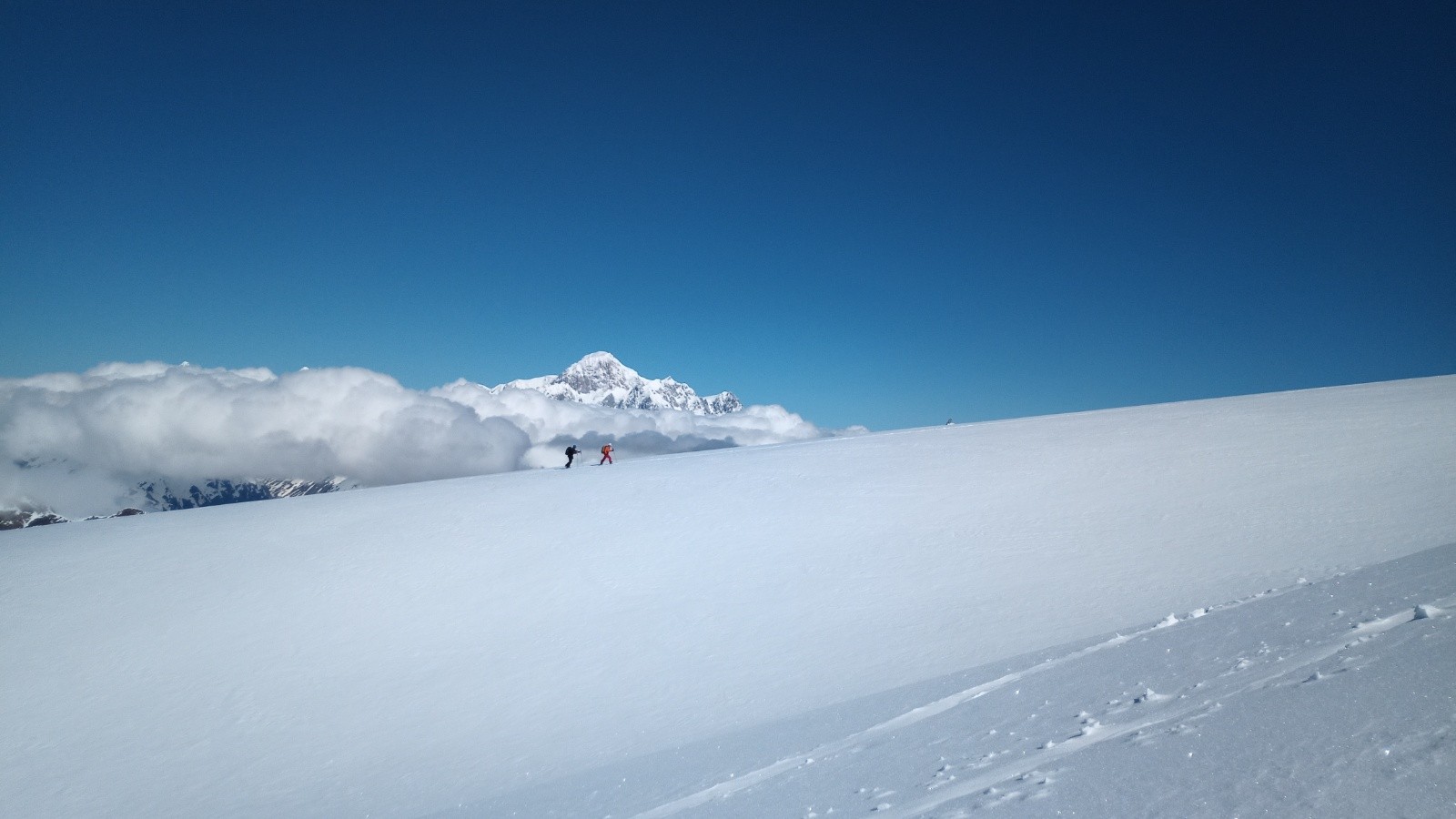 &nbsp;Un groupe au loin
