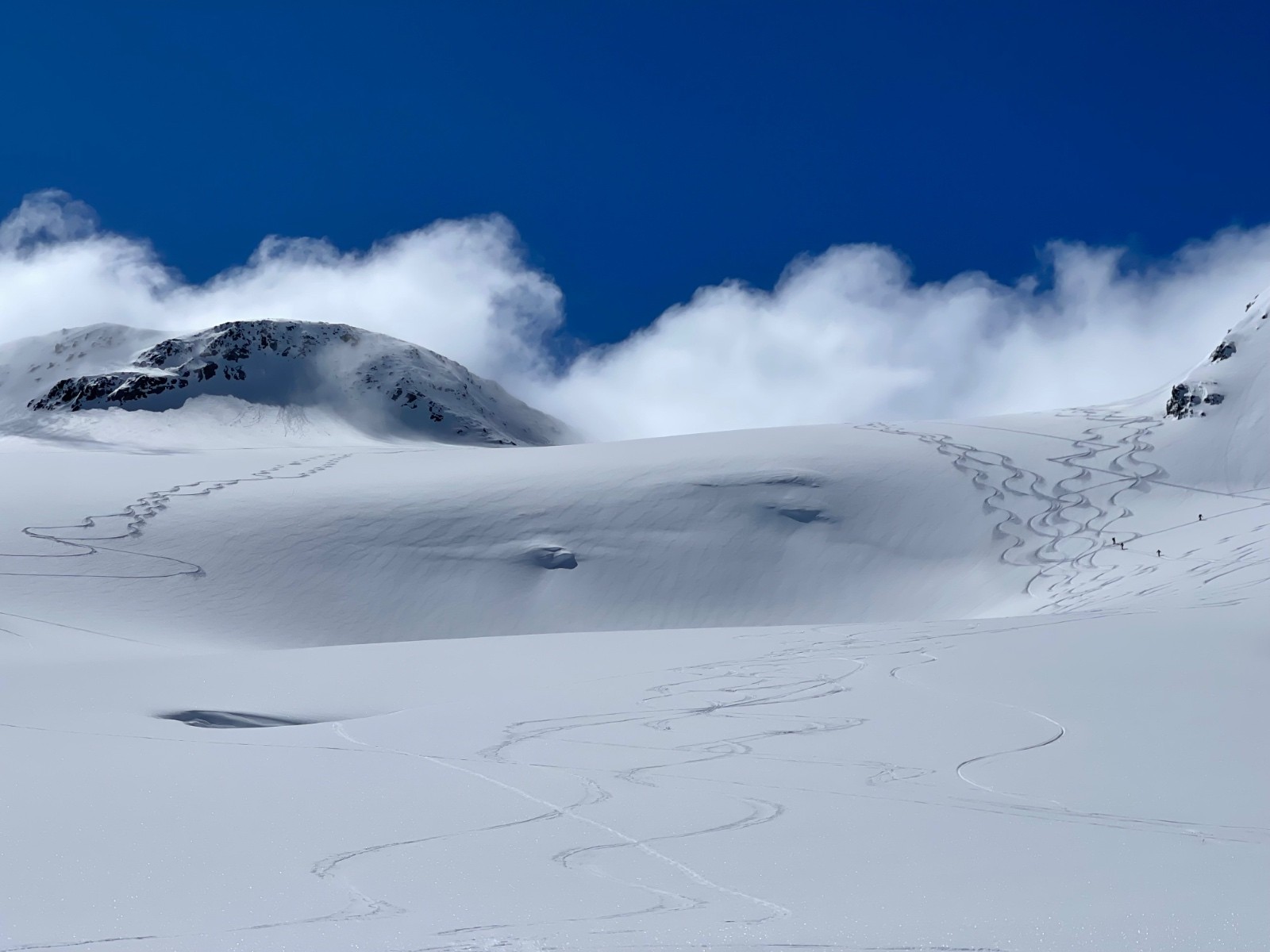 Poudreuse au dessus de 3200 sous le dôme de Polset