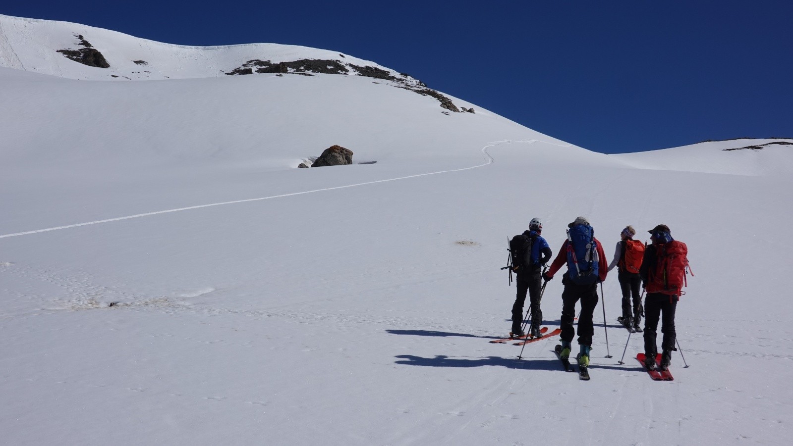 Pause contemplative sur les marmottes tout autour