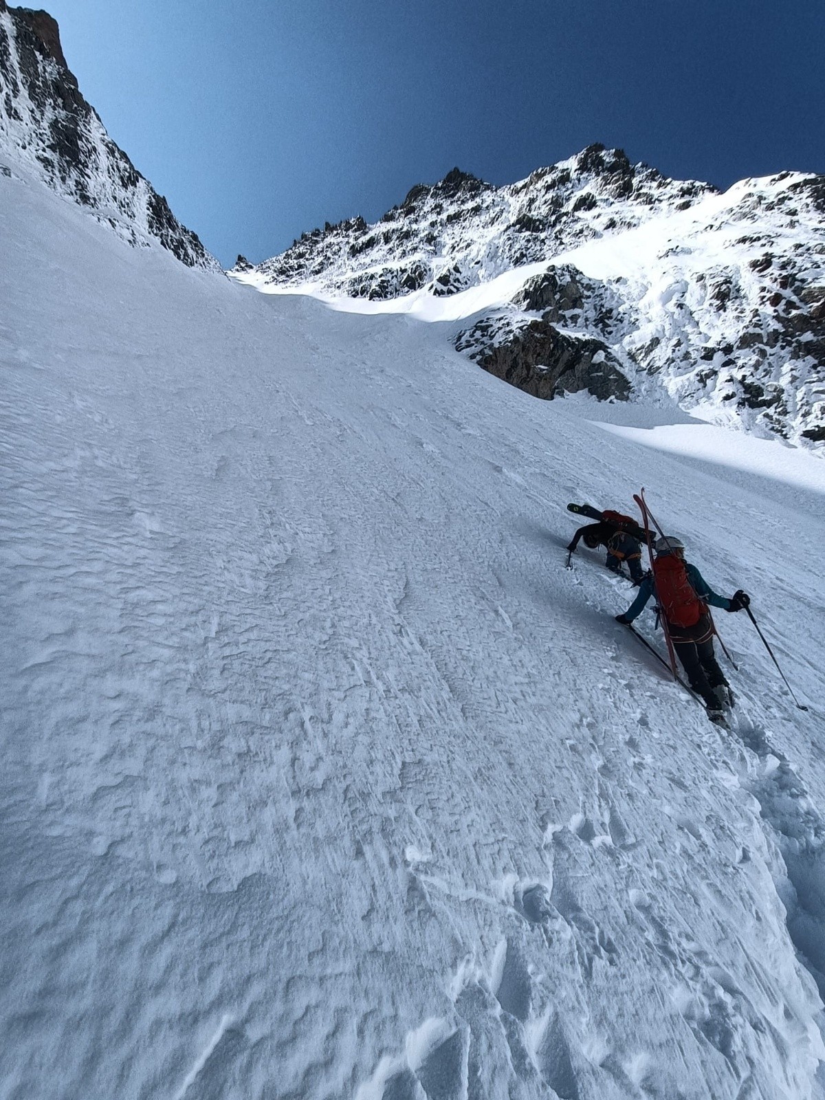 &nbsp;Le chantier commence. Il faut embrasser la pente.