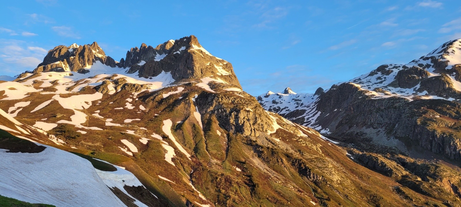 aiguilles d'argentière au soleil à 6h15&nbsp;