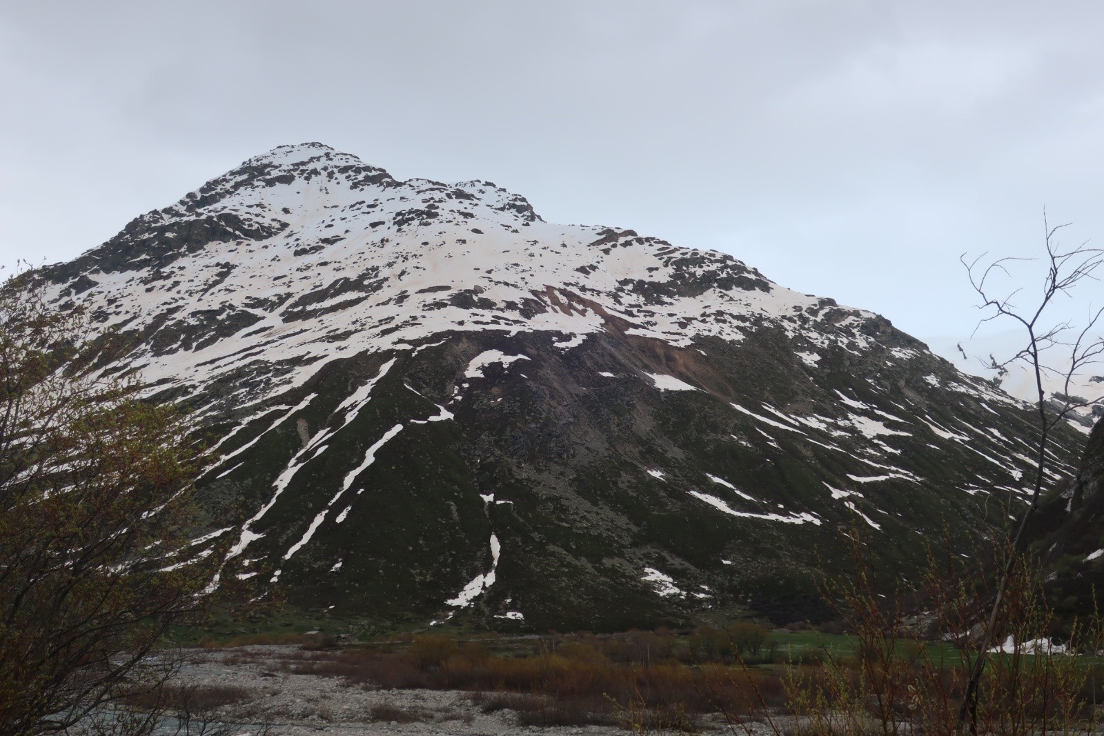 Bas du versant Ouest, repérage de la mini combe de descente