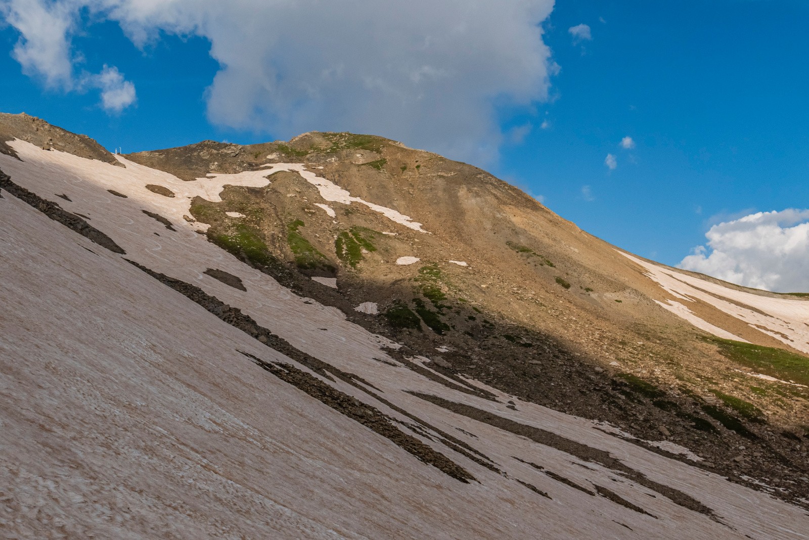 Après une première montée/descente dans l'ombre sous la webcam, une belle éclaircie en remontant en face 