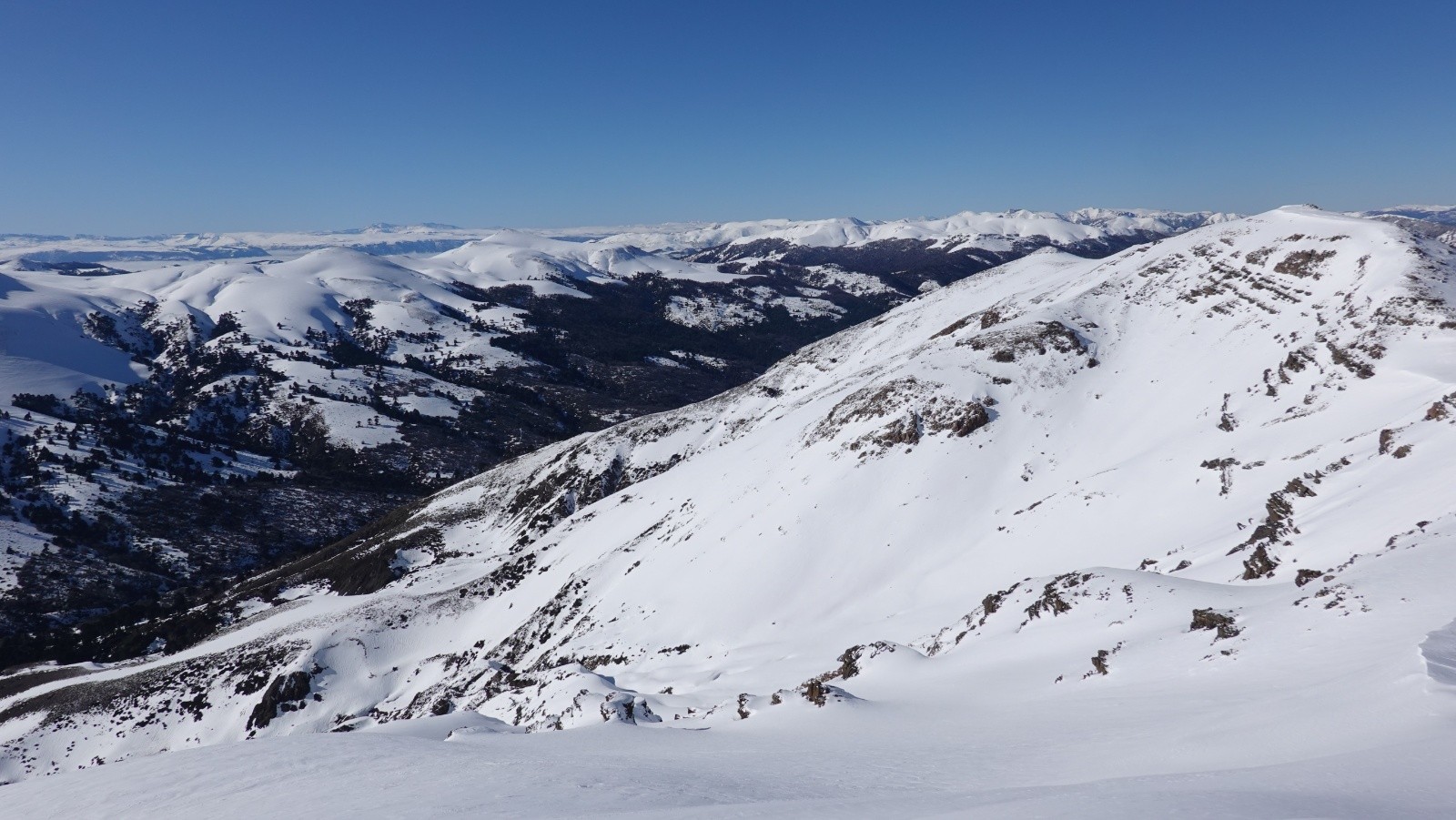 La première descente se fera sur ce versant