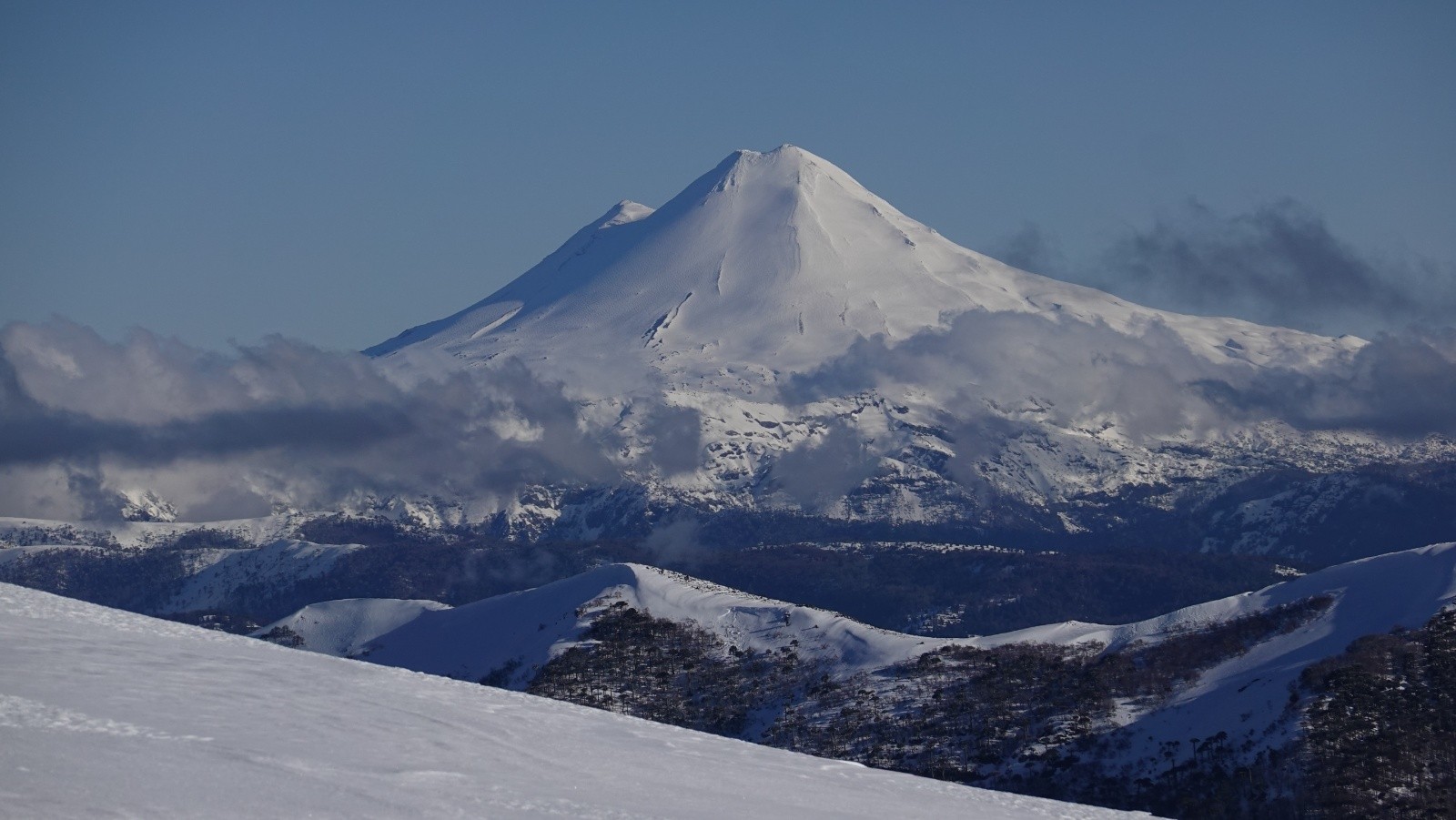 Le volcan Llaima pris au téléobjectif