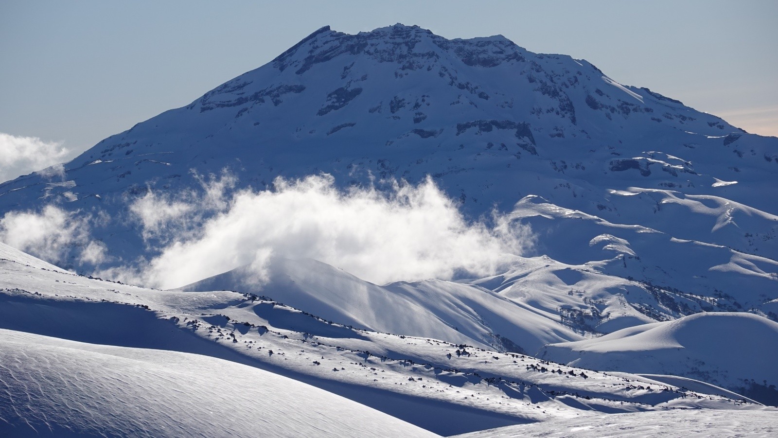 Le volcan Tolhuaca pris au téléobjectif