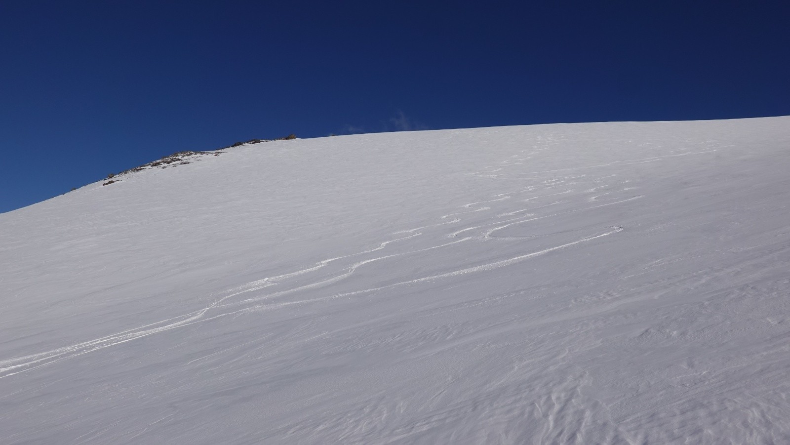 Descente NE depuis l'antécime du Cerro Cautin