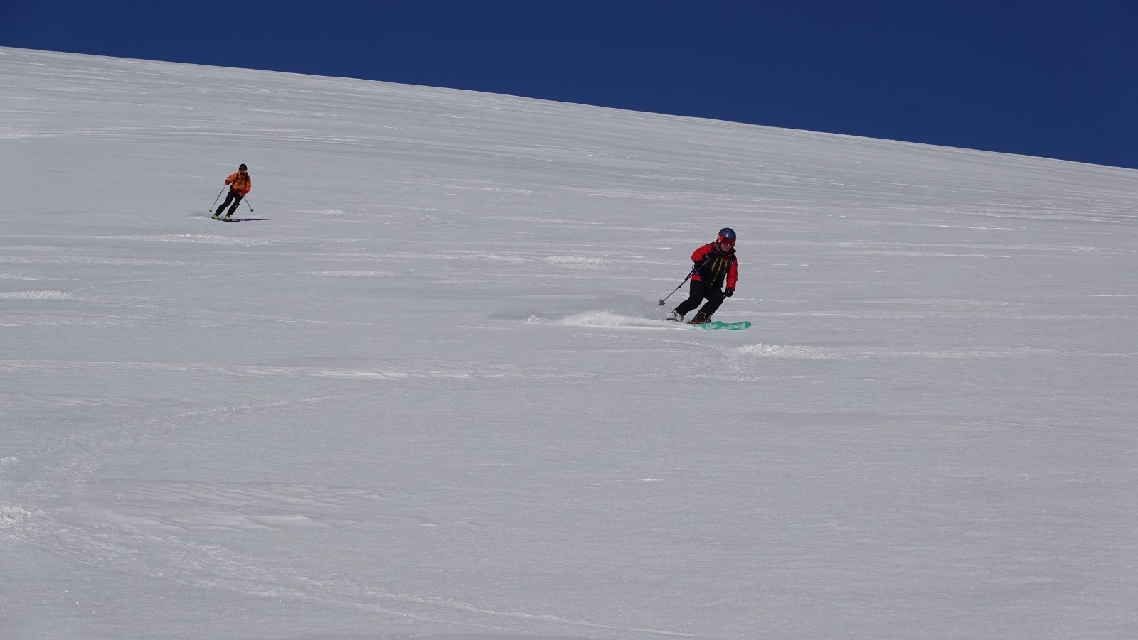 Bonne poudreuse soufflée pour cette descente