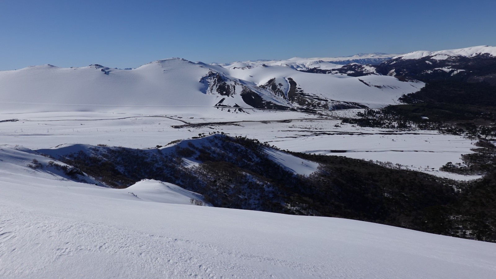 Panorama sur le Cerro Cautin, la station de Corralco et la Sierra Nevada