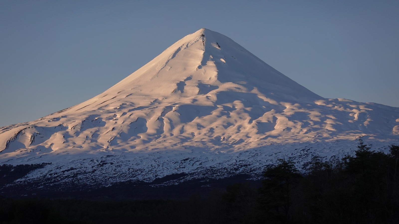 Le magnifique volcan Llaima vu le lundi depuis la Red Interlagos