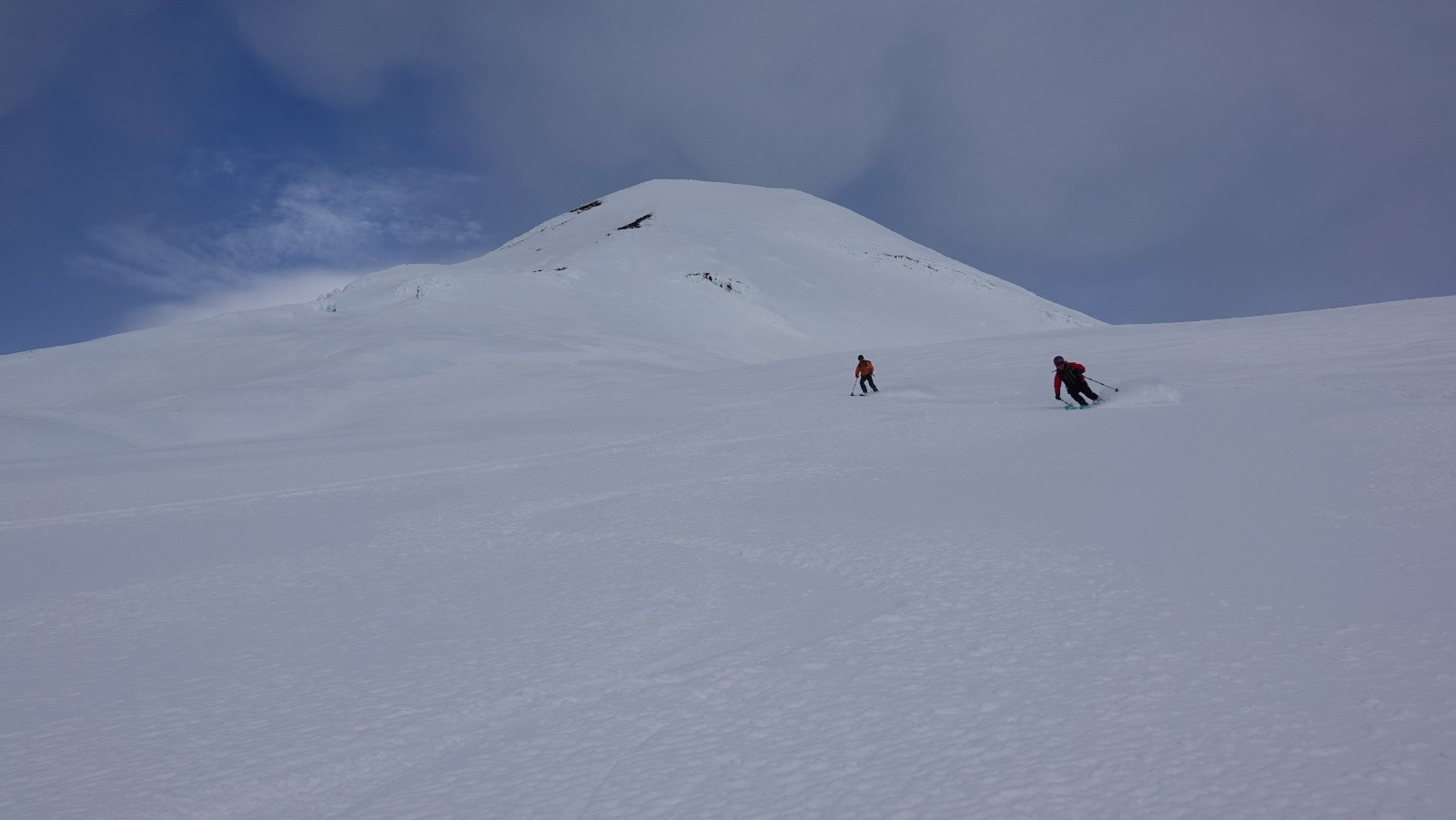 Du très bon ski avec un peu de ciel bleu