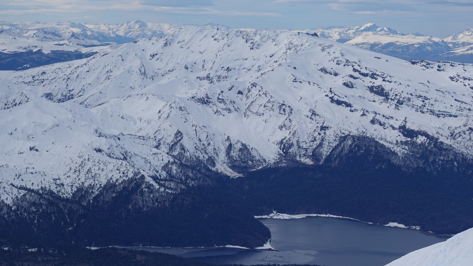 Sierra Nevada et Laguna Conguillio pris au téléobjectif