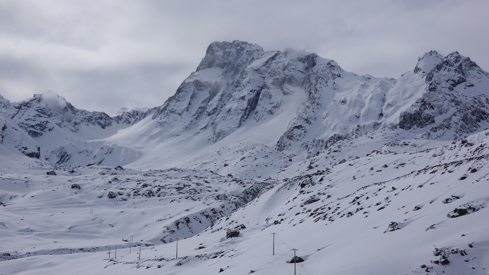 Valle las Arenales surmontée du Cerro Arenas