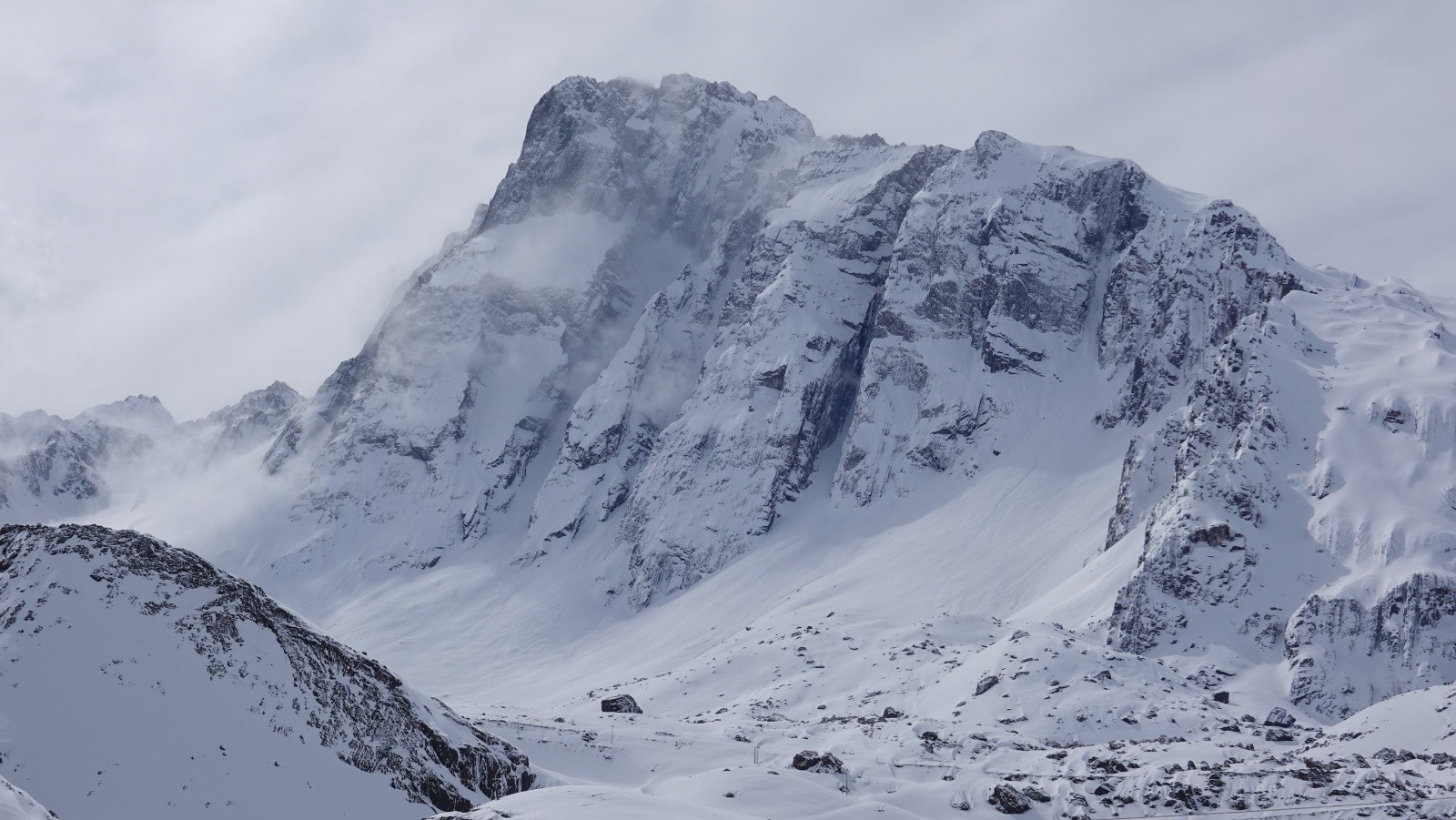 Le majestueux Cerro Arenas et ses nombreux couloirs