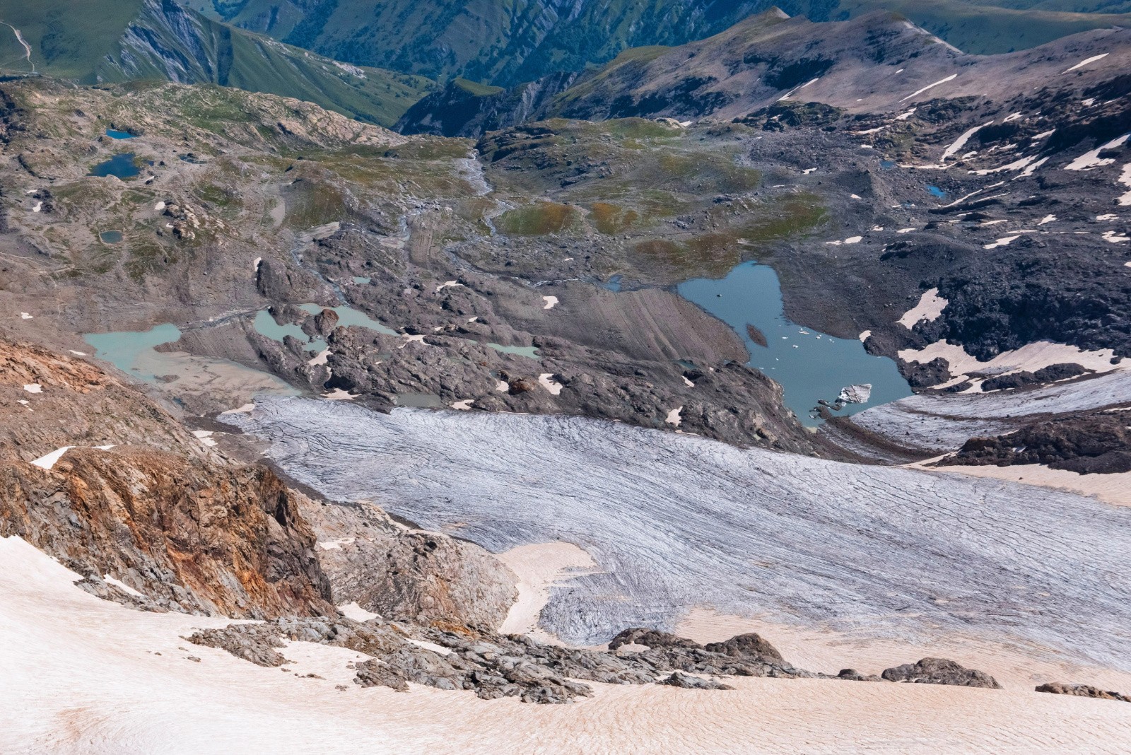 Petit lac pour grand glacier et grand lac pour petit glacier