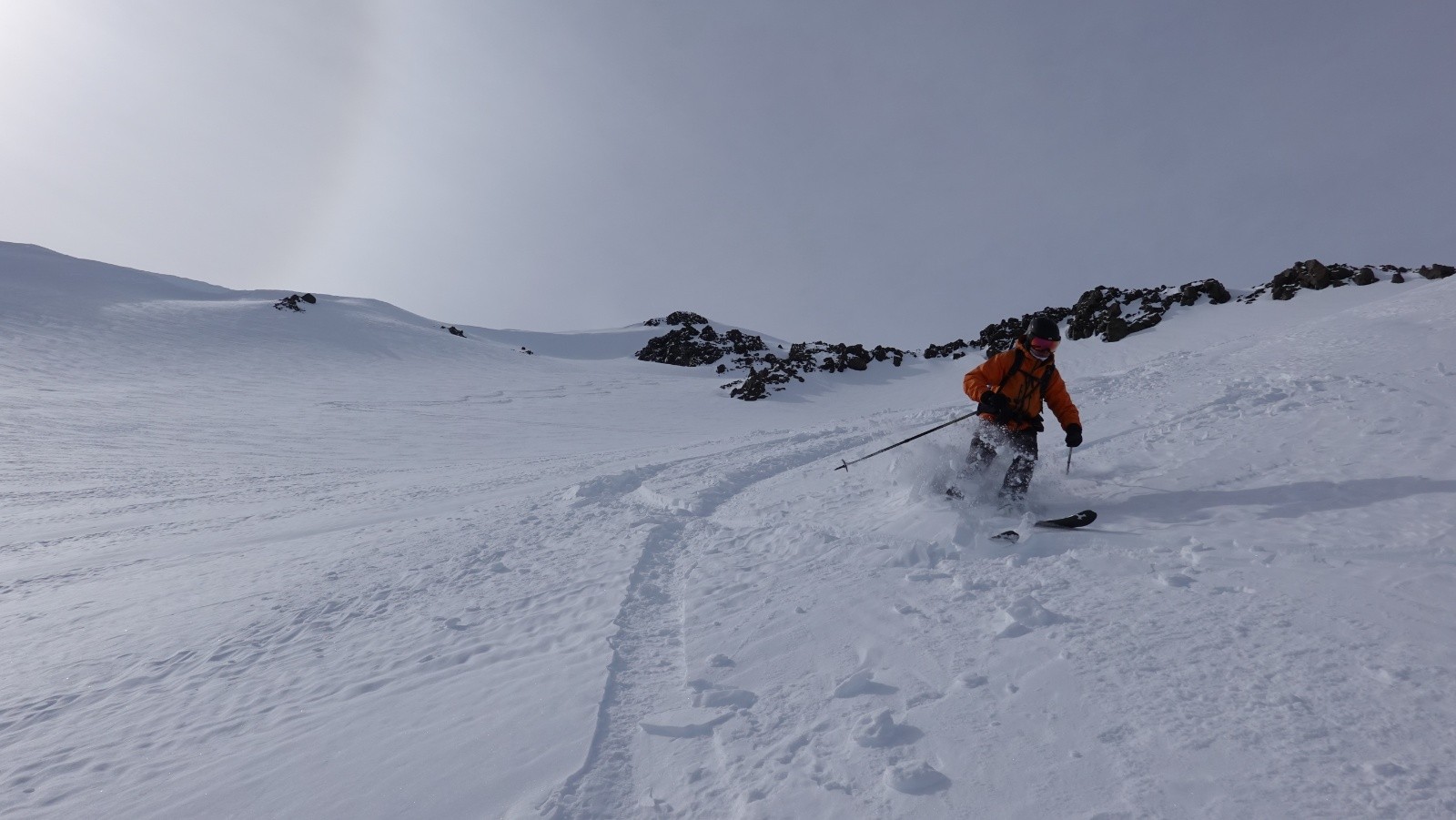 Plus bas toujours de la bonne neige