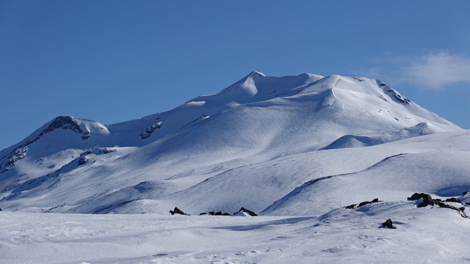 Et sur la gauche le volcan Nevado le plus haut des trois avec ses 3212m et qui a donné le nom à la station de ski