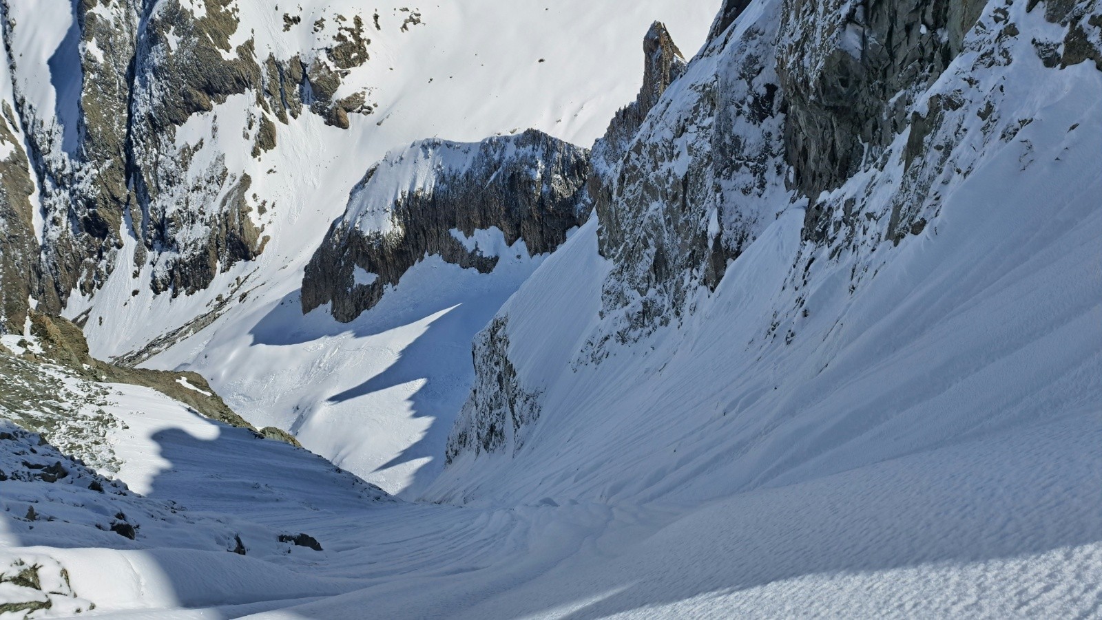 #1 Vue sur le couloir N et son enneigement exceptionnel Vue sur le couloir N et son enneigement exceptionnel