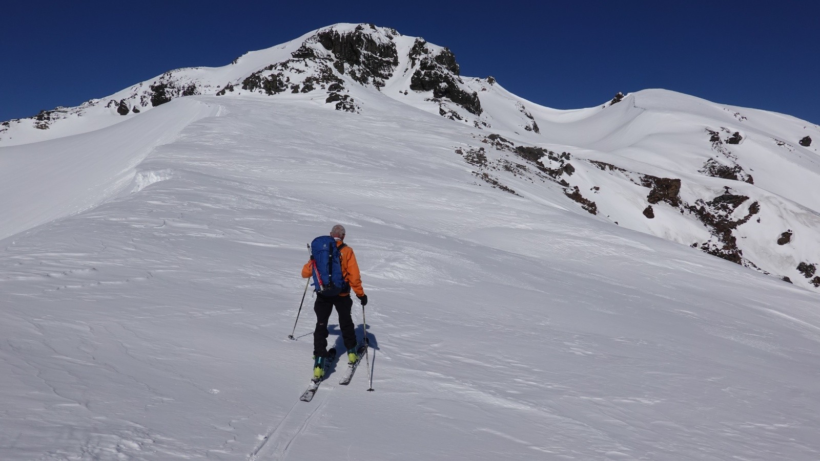 La petite combe suspendue qui permet d'accéder au sommet